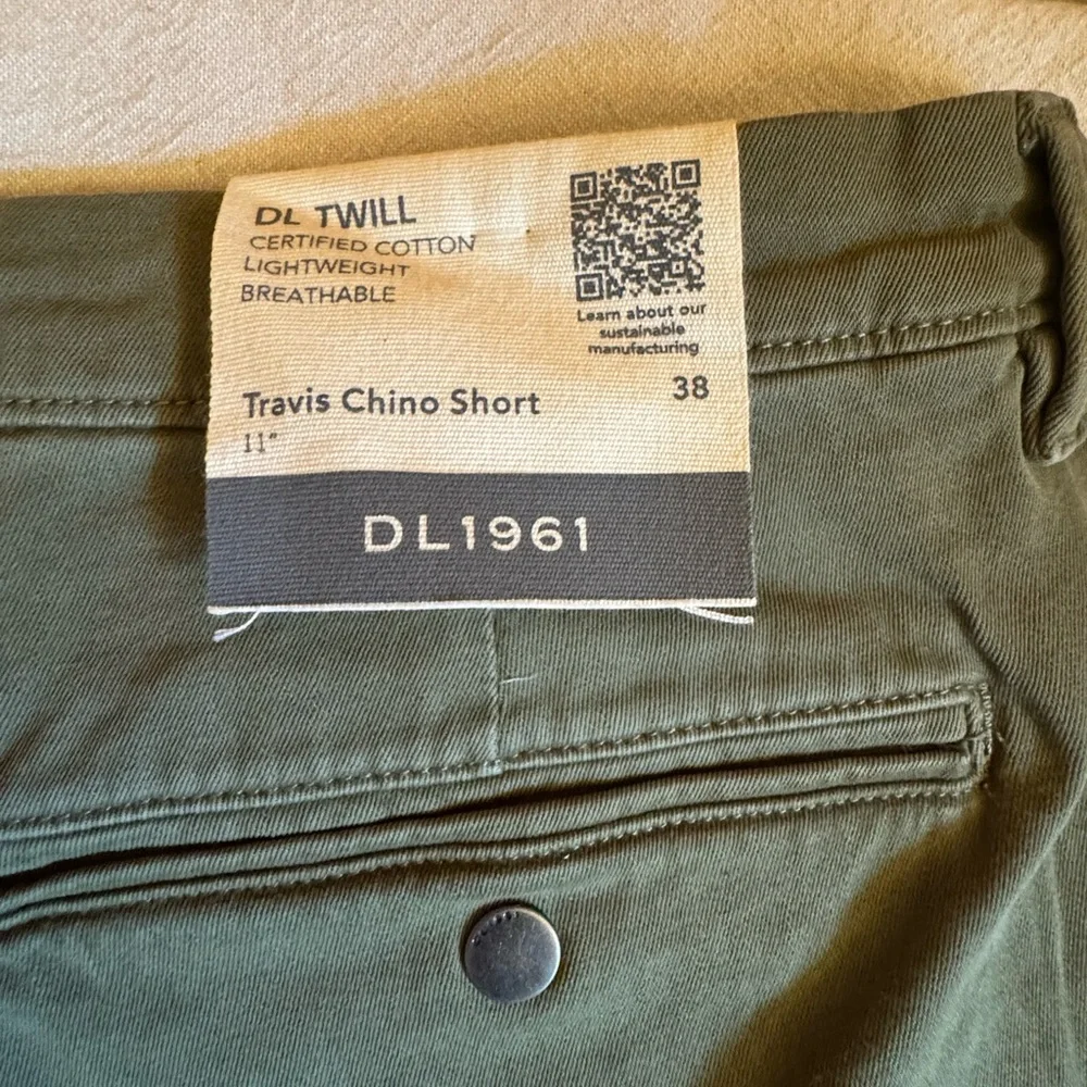 DL1961 Travis Chino Shorts in Forest Green - Picture 3 of 5